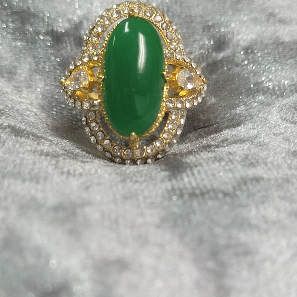 Ladies Oval Inlaid Hollow Green Ring - Picture 8 of 8